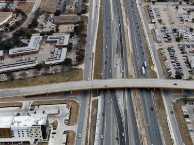 820 at Riverside Dr looking east