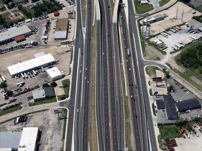 I-35W just north of NE 28th St. looking southbound