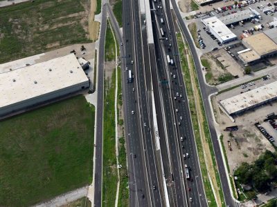 I-35W just north of SH 121 looking southbound