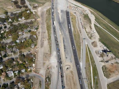 I-35W just south of the Trinity River looking northboun