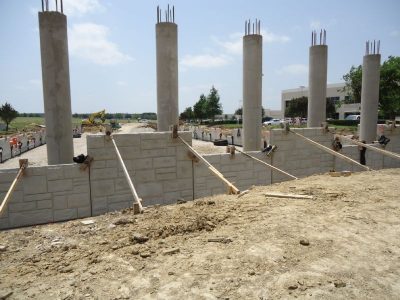 May 2013: Riverside Drive columns and retaining walls south of IH 820